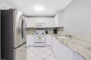 519 Roma Ct, Naples, FL 34110 - Photo 7