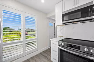 378 Palm Dr, Naples, FL 34112 - Photo 7