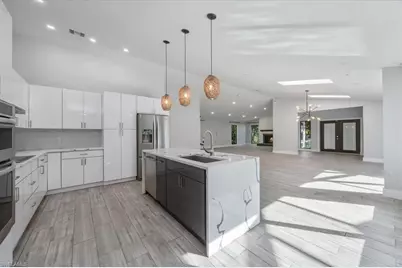 6161 Waxmyrtle Way, Naples, FL 34109 - Photo 11