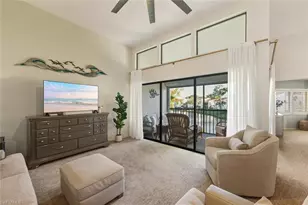 559 Beachwalk Cir, Naples, FL 34108 - Photo 5