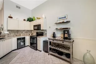 559 Beachwalk Cir, Naples, FL 34108 - Photo 11