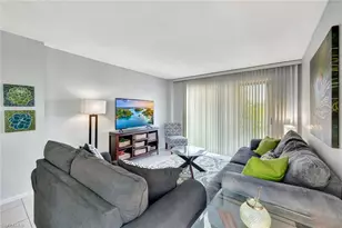 1300 Gulf Shore Blvd N, Naples, FL 34102 - Photo 3