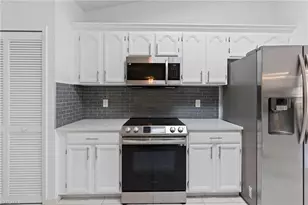 7780 Scarlet Ct, Naples, FL 34104 - Photo 11