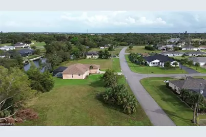 2221 NE 25th Ter, Cape Coral, FL 33909 - Photo 3