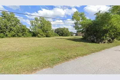 2221 NE 25th Ter, Cape Coral, FL 33909 - Photo 5