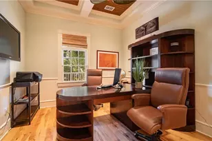 725 W Lake Dr, Naples, FL 34102 - Photo 5