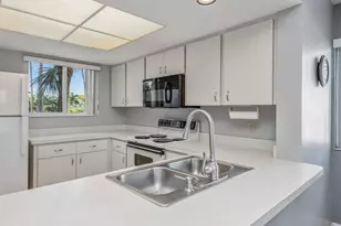 893 Collier Ct, Marco Island, FL 34145 - Photo 5