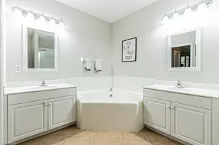 3435 Laurelgreens Ln S, Naples, FL 34119 - Photo 21