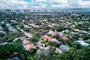 812 Pine Creek Ln, Naples, FL 34108 - Photo 9