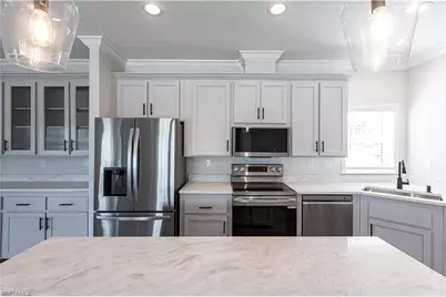 11310 Bougainvillea Ln, Fort Myers Beach, FL 33931 - Photo 9