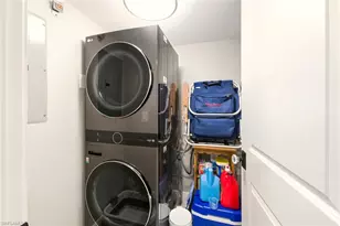 9103 Vanderbilt Dr, Naples, FL 34108 - Photo 23