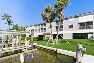 9103 Vanderbilt Dr, Naples, FL 34108 - Photo 33