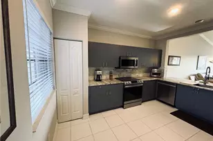 685 Luisa Ln, Naples, FL 34104 - Photo 13