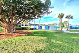 406 Meadowlark Ln, Naples, FL 34105 - Photo 9