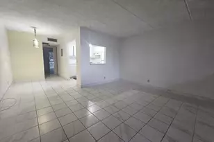 400 Village Green Circle, Palm Springs, FL 33461 - Photo 15