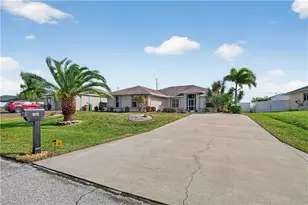 1815 NE 2nd Pl, Cape Coral, FL 33909 - Photo 33