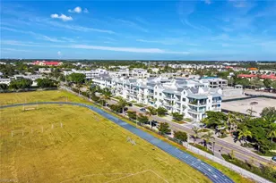 201 8th St S, Naples, FL 34102 - Photo 39