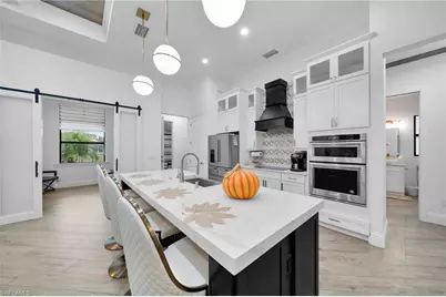 425 SE 15th St, Cape Coral, FL 33990 - Photo 13