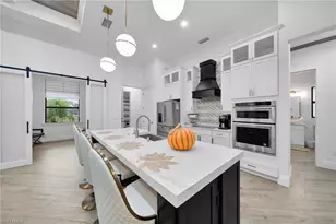 425 SE 15th St, Cape Coral, FL 33990 - Photo 13