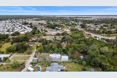 191 Abbey Ln, North Fort Myers, FL 33917 - Photo 41