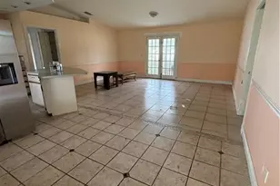 633 SW 10th Pl, Cape Coral, FL 33991 - Photo 5