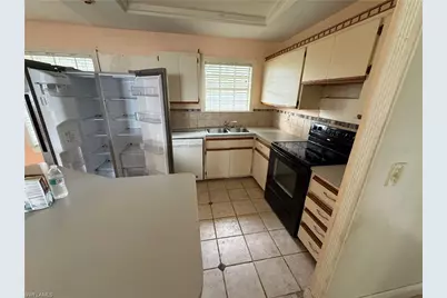 633 SW 10th Pl, Cape Coral, FL 33991 - Photo 3