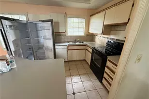 633 SW 10th Pl, Cape Coral, FL 33991 - Photo 3