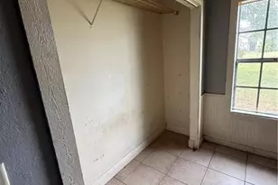 633 SW 10th Pl, Cape Coral, FL 33991 - Photo 9