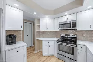 28064 Cavendish Ct, Bonita Springs, FL 34135 - Photo 11