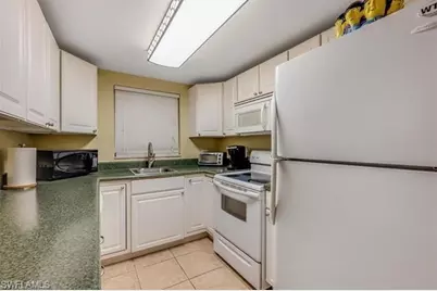 4290 Gulfstream Dr #4, Naples, FL 34112 - Photo 13