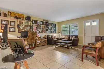 4290 Gulfstream Dr #4, Naples, FL 34112 - Photo 3