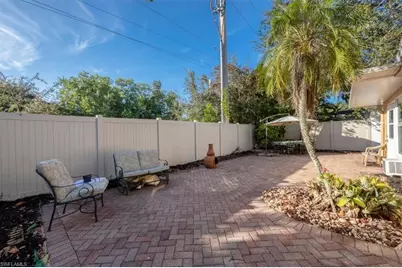 1321 Naples Lake Dr, Naples, FL 34104 - Photo 19