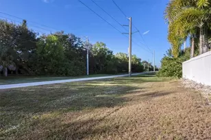 1321 Naples Lake Dr, Naples, FL 34104 - Photo 21