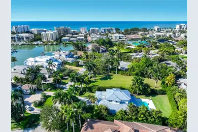 331 Spring Line Dr, Naples, FL 34102 - Photo 9