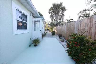 1270 11th St N, Naples, FL 34102 - Photo 17