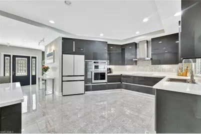 7060 Hendry Creek Dr, Fort Myers, FL 33908 - Photo 9