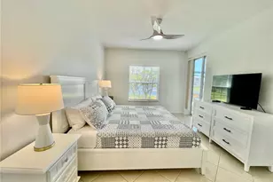 864 Tanbark Dr, Naples, FL 34108 - Photo 11