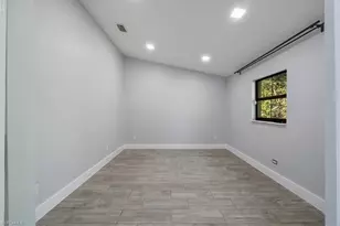 6161 Waxmyrtle Way, Naples, FL 34109 - Photo 19