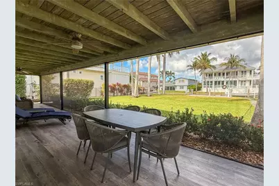 1353 Pelican Ave, Naples, FL 34102 - Photo 9