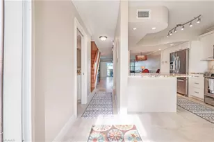 800 River Point Dr, Naples, FL 34102 - Photo 9