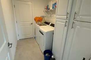 4002 NE 9th Pl, Cape Coral, FL 33909 - Photo 11