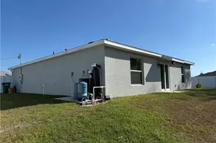 4002 NE 9th Pl, Cape Coral, FL 33909 - Photo 13