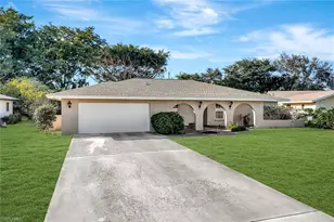 307 Country Club Dr, Naples, FL 34110 - Photo 15