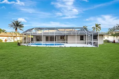 307 Country Club Dr, Naples, FL 34110 - Photo 3