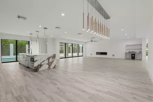 3800 Crayton Rd, Naples, FL 34103 - Photo 7