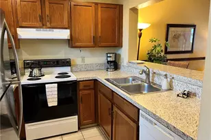 807 River Point Dr, Naples, FL 34102 - Photo 9