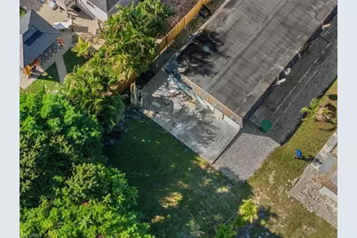 2495 Bayside St, Naples, FL 34112 - Photo 9