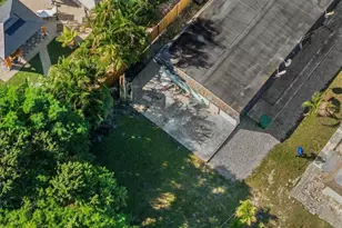 2495 Bayside St, Naples, FL 34112 - Photo 9