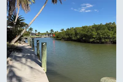 2195 Sheepshead Dr, Naples, FL 34102 - Photo 3