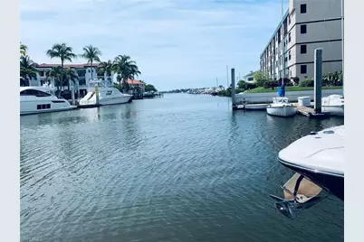 801 River Point Dr, Naples, FL 34102 - Photo 7